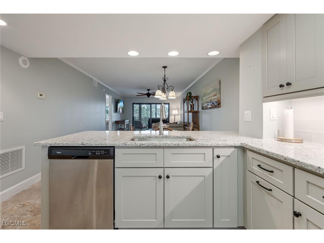 4265 Bay Beach Lane #425 Fort Myers Beach FL 33931 2025007020 image19