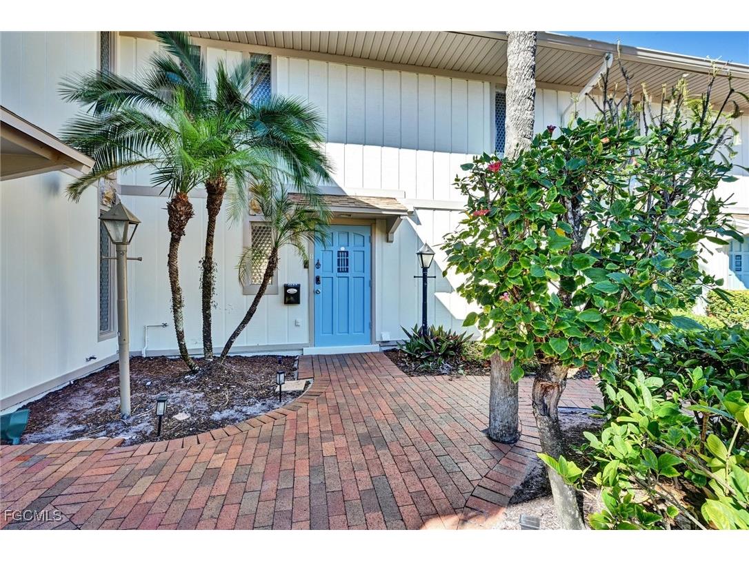4265 Island Circle #B Fort Myers FL 33919 2026003822 image1