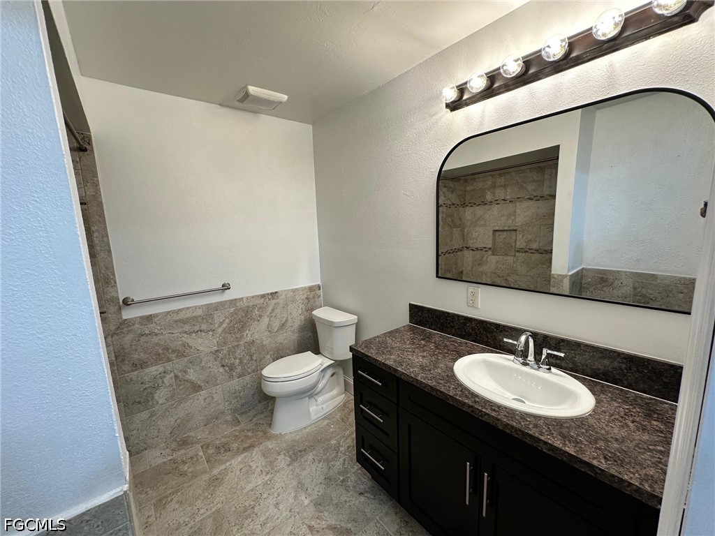 4266 Island Circle #B Fort Myers FL 33919 2026022060 image8