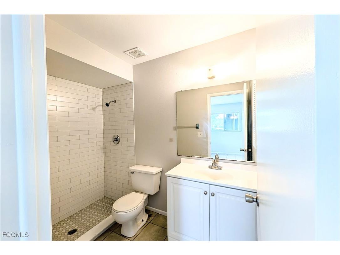 427 NE Pine Island Lane #1 Cape Coral FL 33909 2025011413 image6