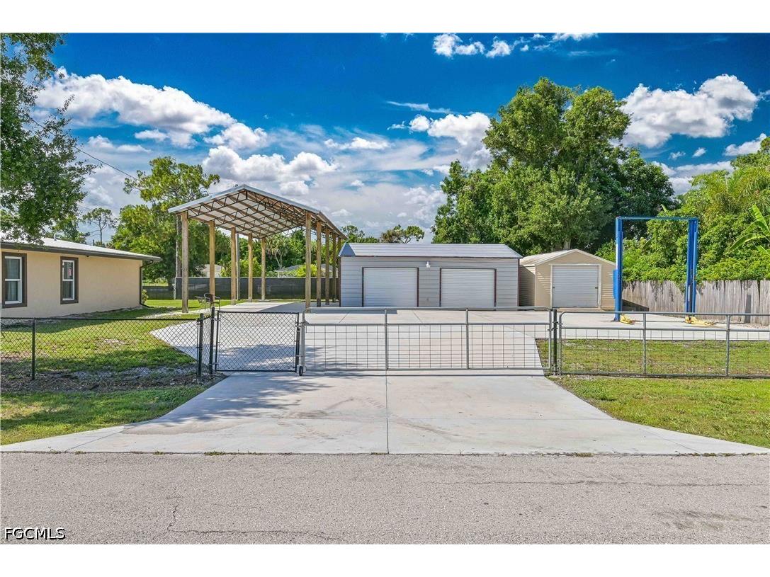 427 Stockton Street North Fort Myers FL 33903 2026027142 image3