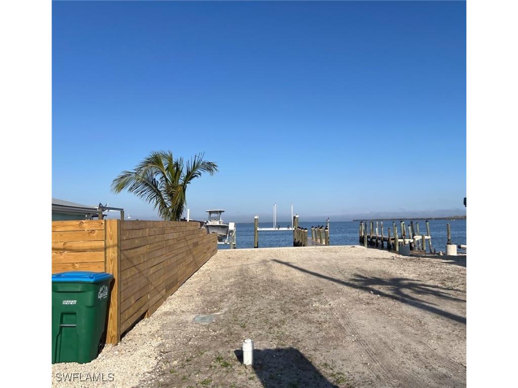 4274 Pine Island Road NW Matlacha FL 33993 225030011 image1