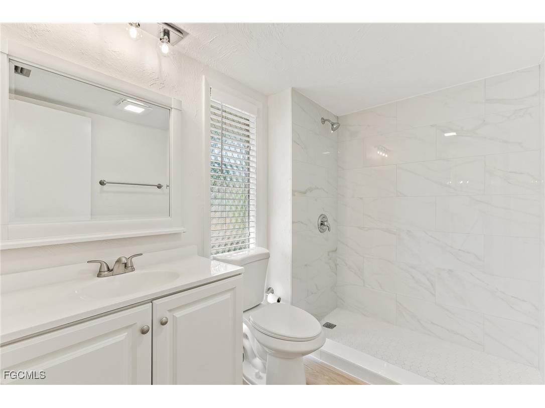 4277 Island Circle #1 Fort Myers FL 33919 2025024876 image14