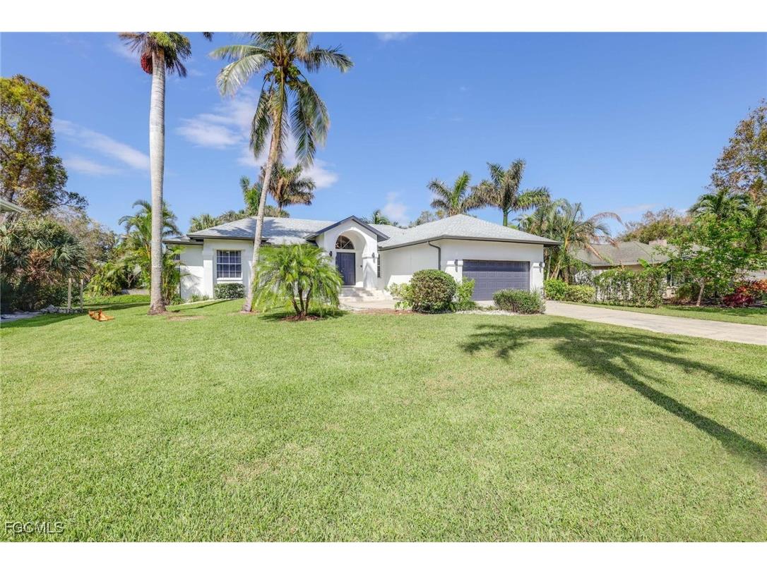 428 Sharwood Drive Naples FL 34110 2025021434 image1