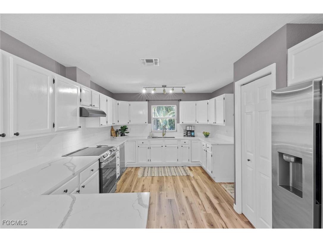 428 Sharwood Drive Naples FL 34110 2025021434 image12