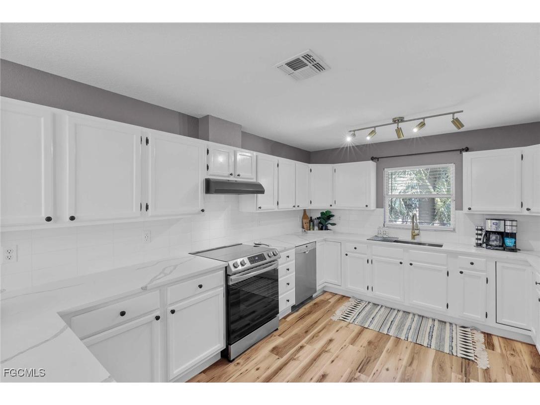 428 Sharwood Drive Naples FL 34110 2025021434 image13