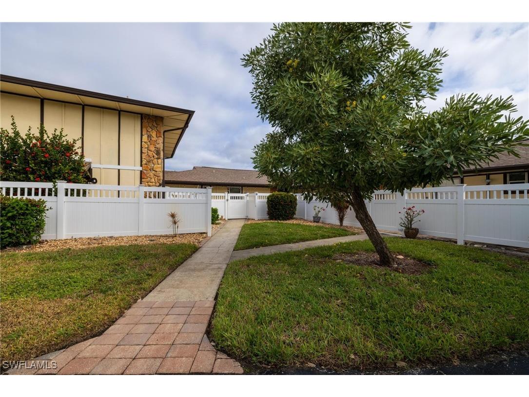 4289 Island Circle #2 Fort Myers FL 33919 225011580 image1