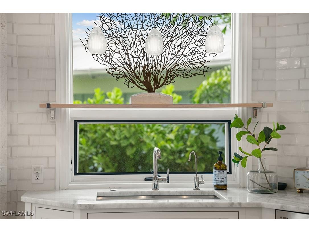 429 14th Avenue S Naples FL 34102 225071233 image11