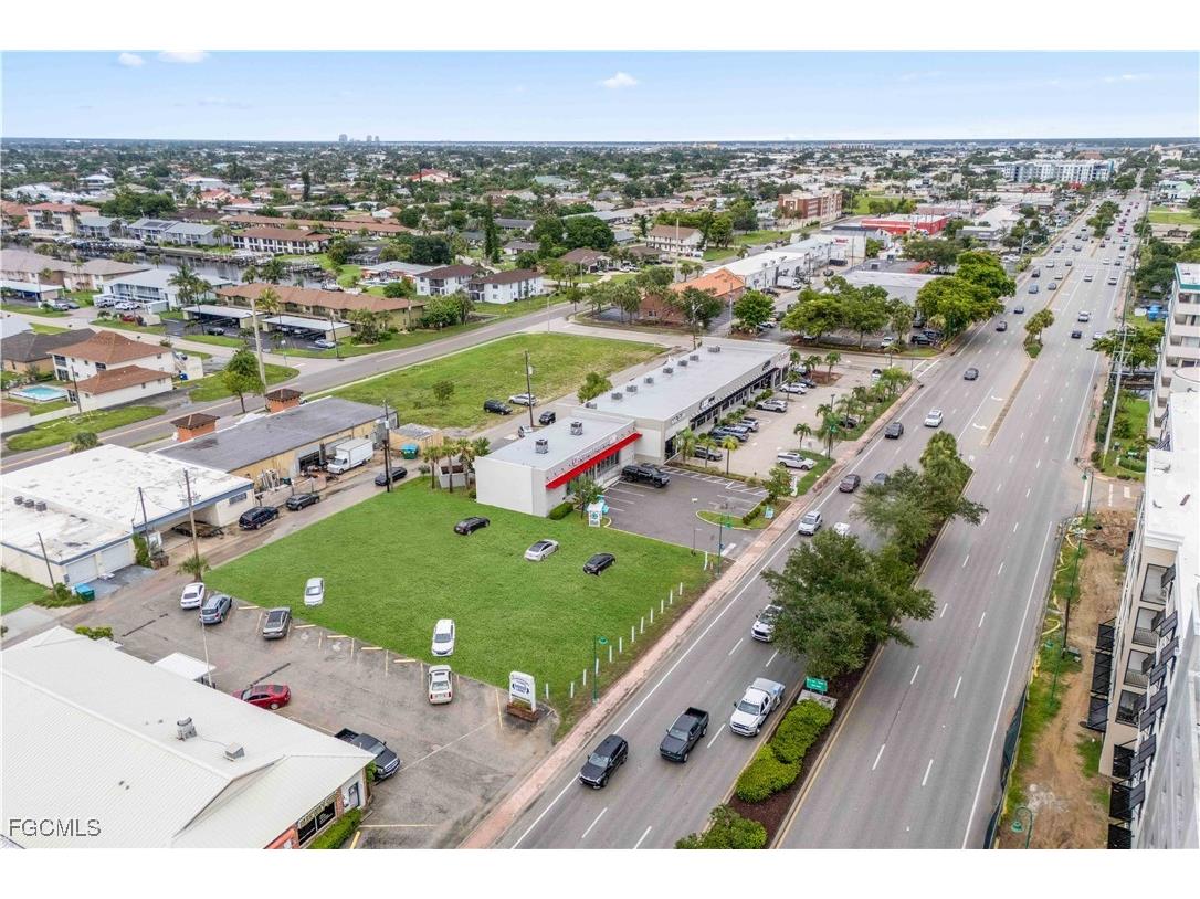 429 Cape Coral Parkway E Cape Coral FL 33904 225063347 image4