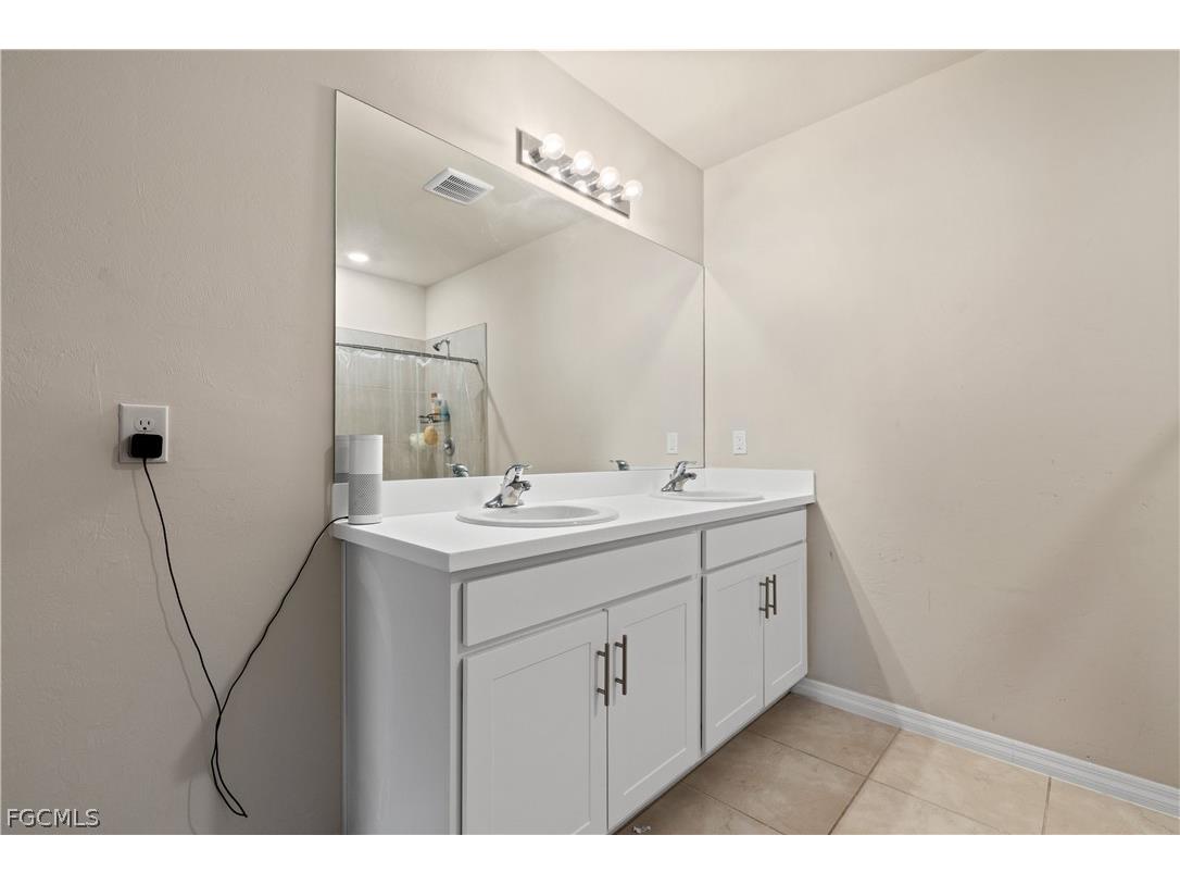 429 Tropicana Parkway W Cape Coral FL 33993 2026012011 image10