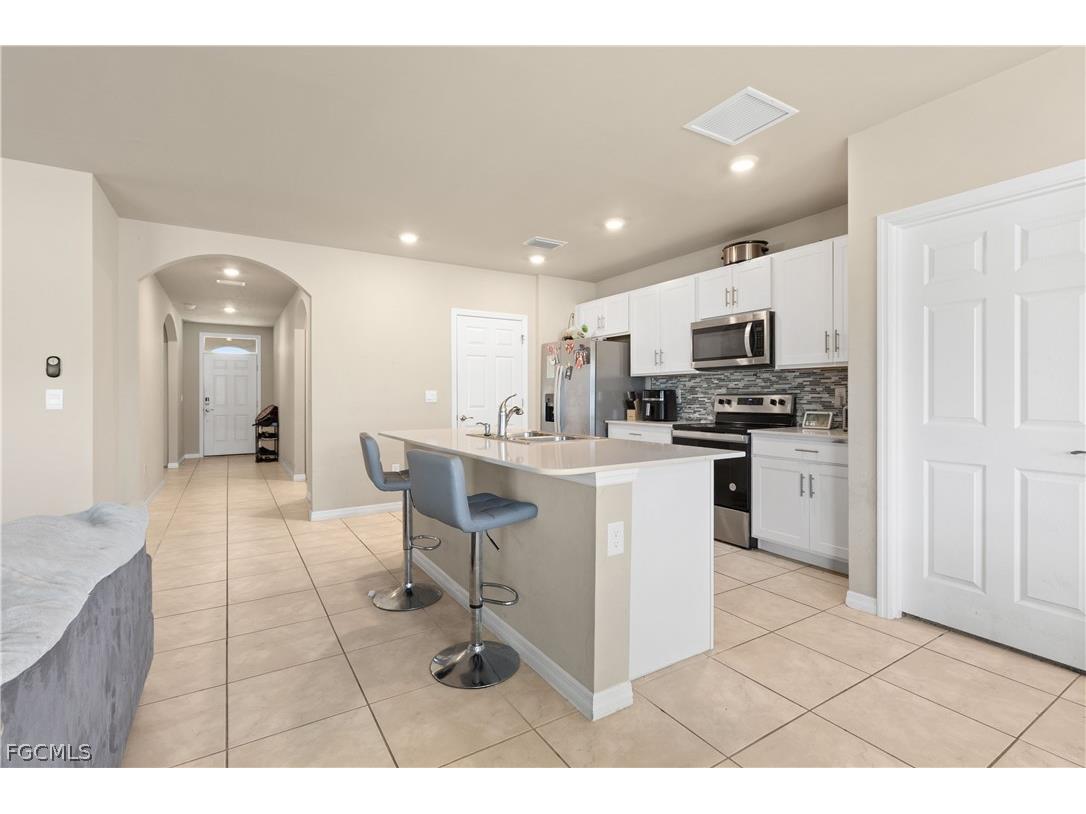 429 Tropicana Parkway W Cape Coral FL 33993 2026012011 image3
