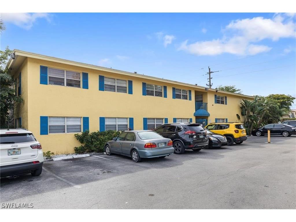 4290 Gulfstream Drive #13 Naples FL 34112 224047229 image1