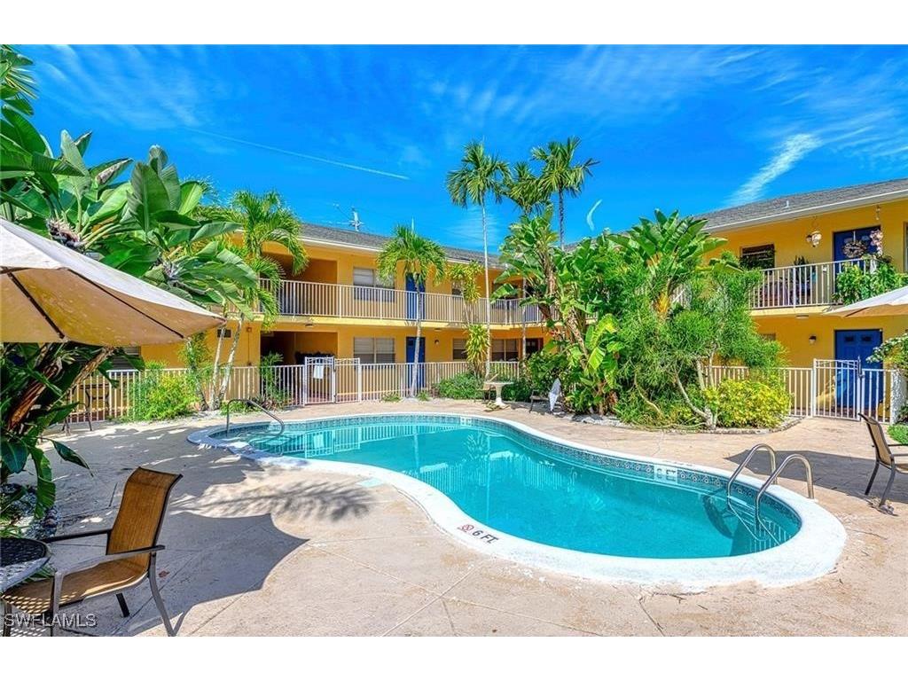 4290 Gulfstream Drive #5 Naples FL 34112 226005331 image1