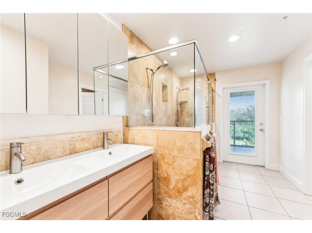 4290 Sunshine Boulevard Saint James City FL 33956 2025026370 image17