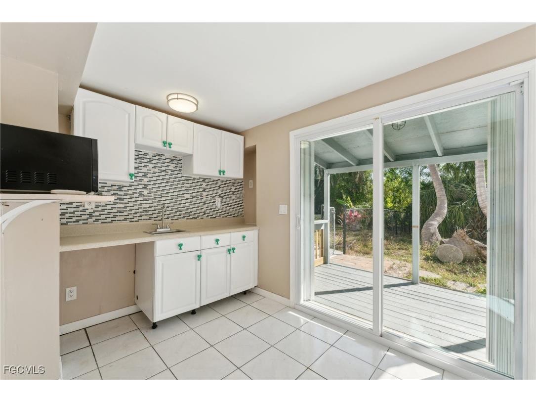 4290 Sunshine Boulevard Saint James City FL 33956 2025026370 image22