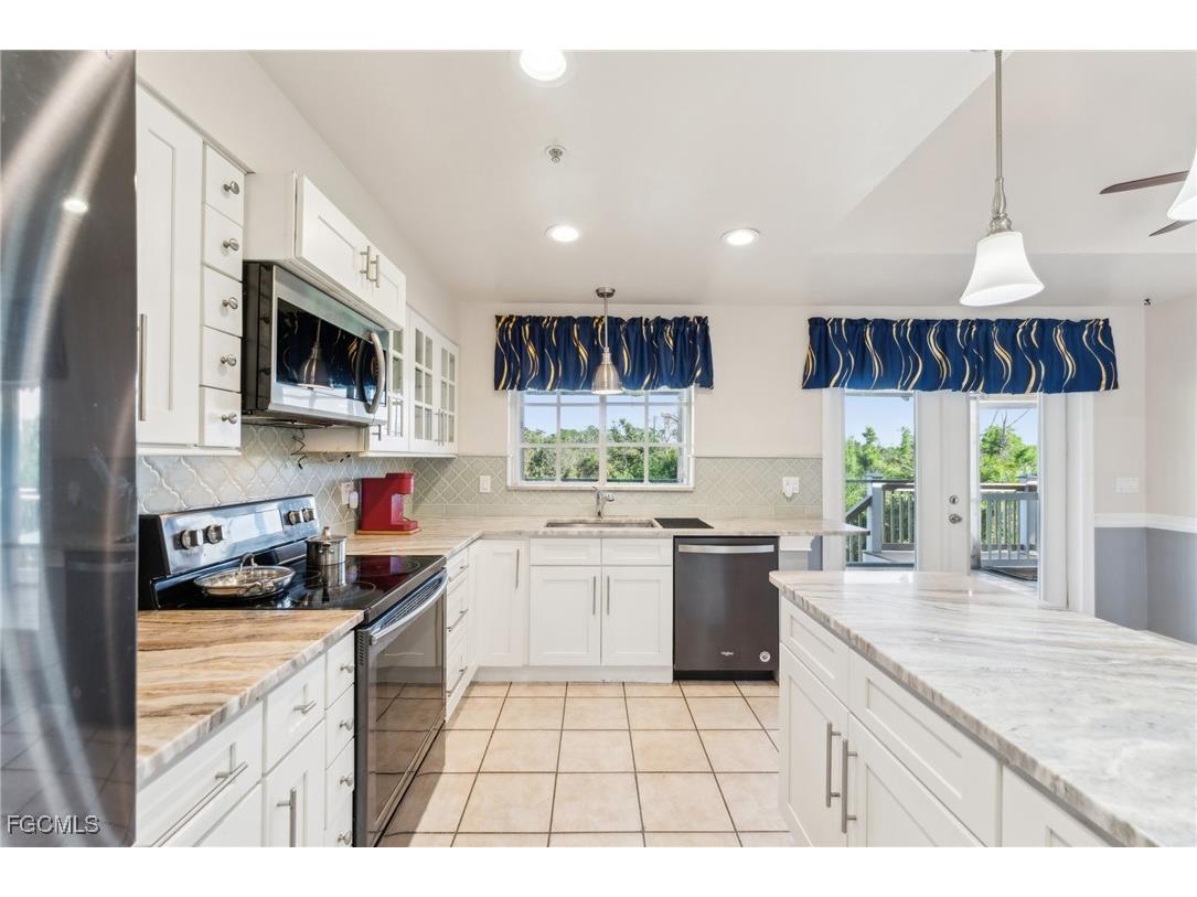 4290 Sunshine Boulevard Saint James City FL 33956 2025026370 image9