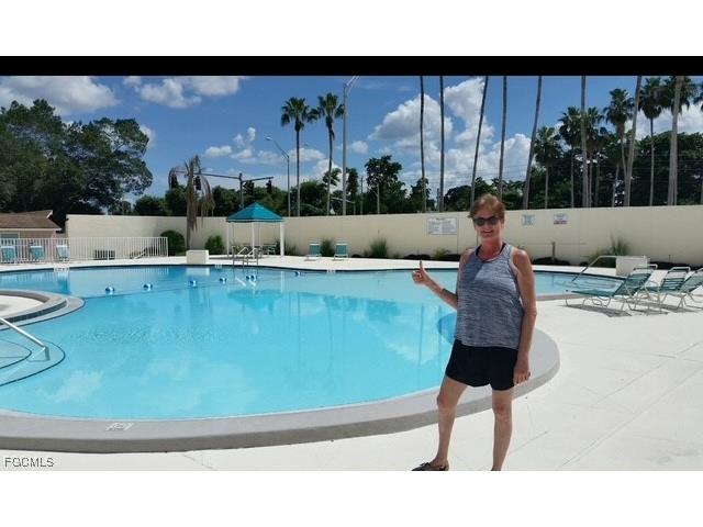 4293 Island Circle #4 Fort Myers FL 33919 2025020786 image1