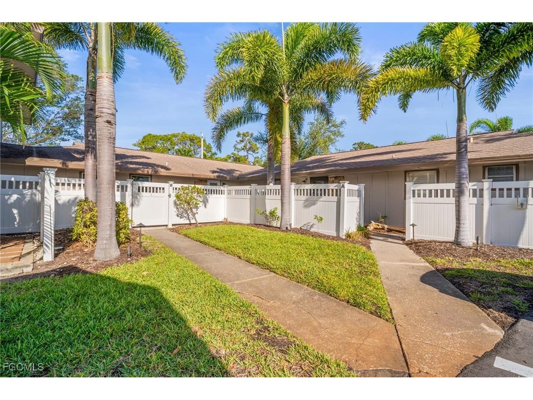 4293 Island Circle #2 Fort Myers FL 33919 2025020370 image1