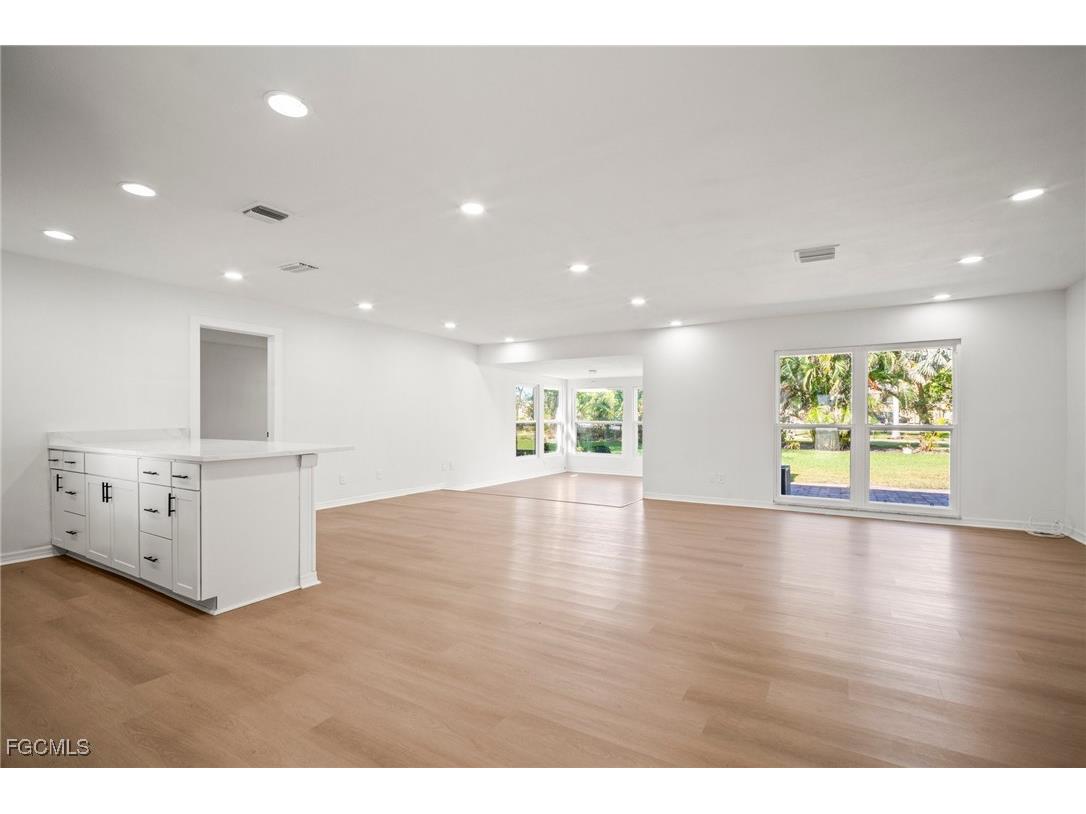 4293 Island Circle #2 Fort Myers FL 33919 2025020370 image12