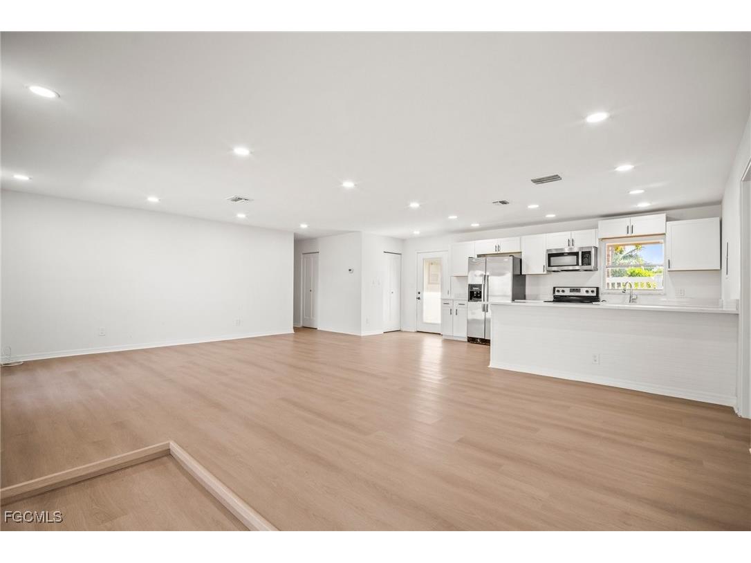 4293 Island Circle #2 Fort Myers FL 33919 2025020370 image13