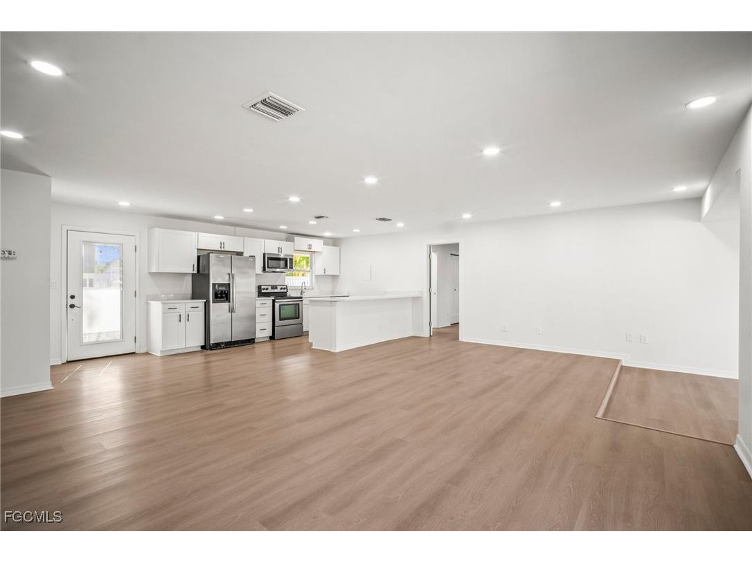 4293 Island Circle #2 Fort Myers FL 33919 2025020370 image16