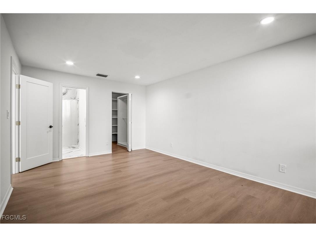 4293 Island Circle #2 Fort Myers FL 33919 2025020370 image18