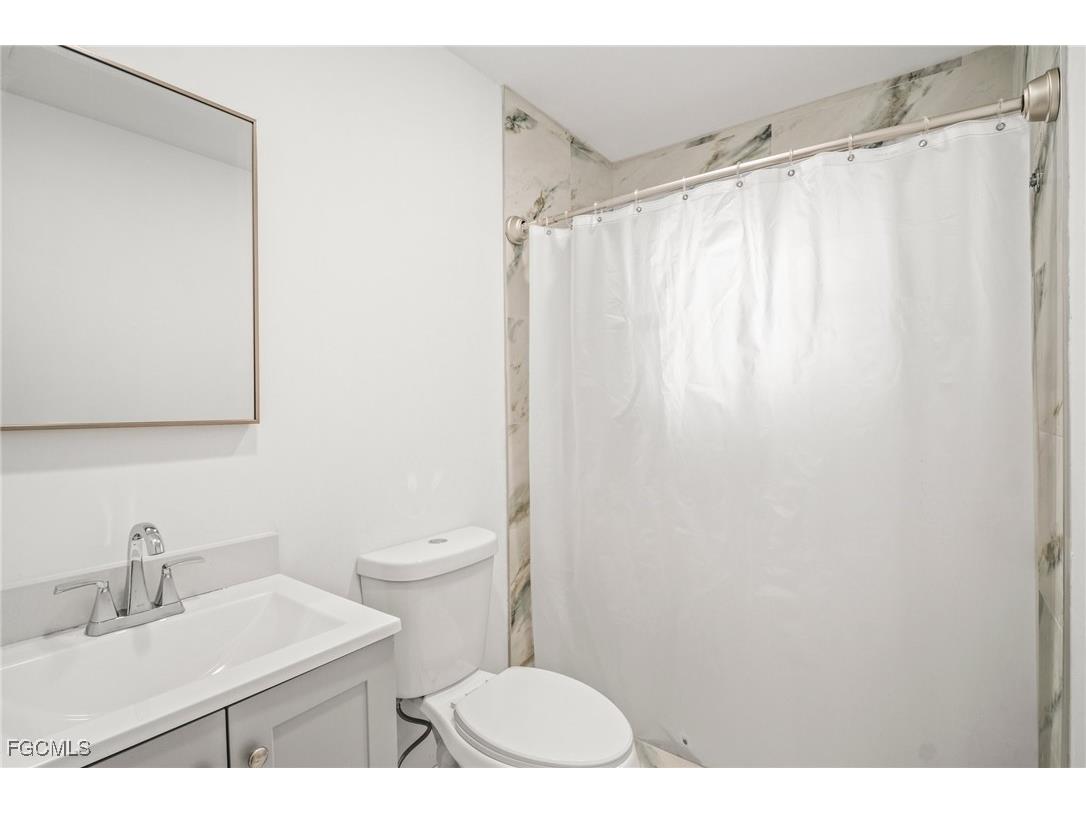 4293 Island Circle #2 Fort Myers FL 33919 2025020370 image21