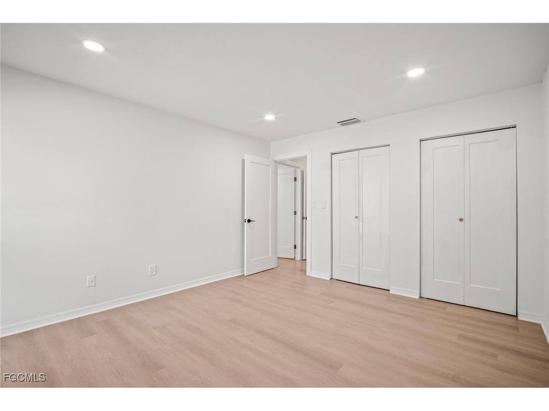 4293 Island Circle #2 Fort Myers FL 33919 2025020370 image23