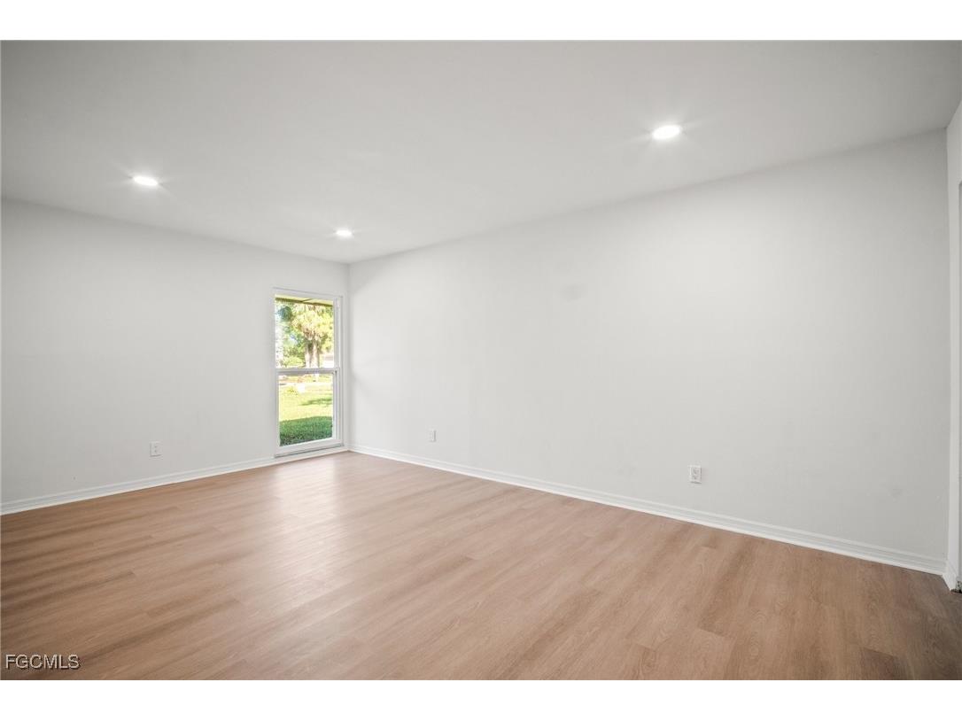 4293 Island Circle #2 Fort Myers FL 33919 2025020370 image24