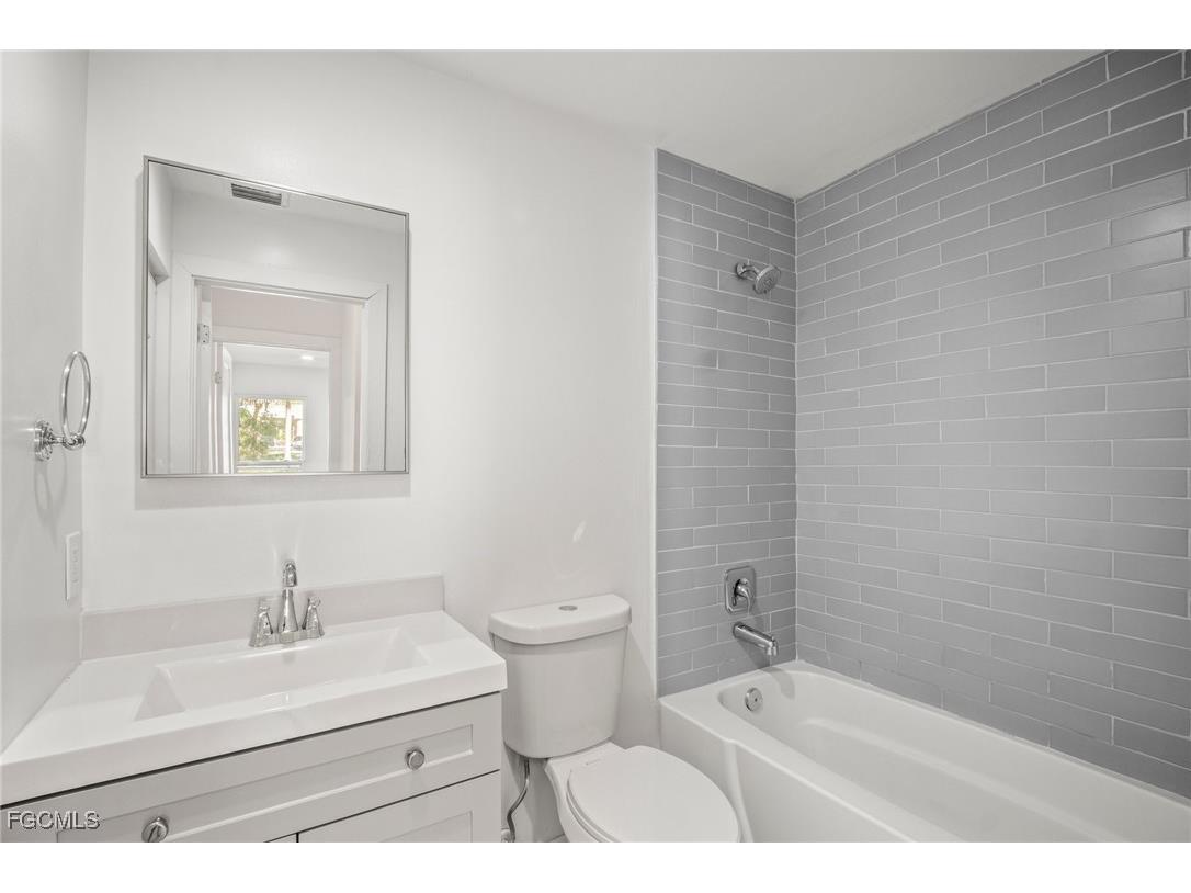 4293 Island Circle #2 Fort Myers FL 33919 2025020370 image26