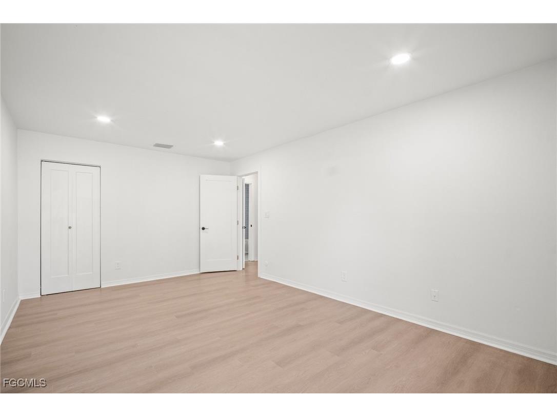 4293 Island Circle #2 Fort Myers FL 33919 2025020370 image27