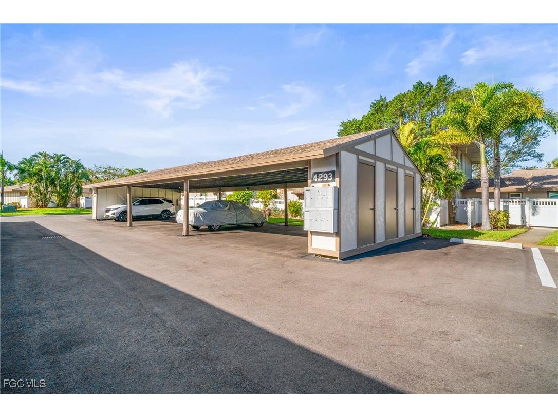 4293 Island Circle #2 Fort Myers FL 33919 2025020370 image3