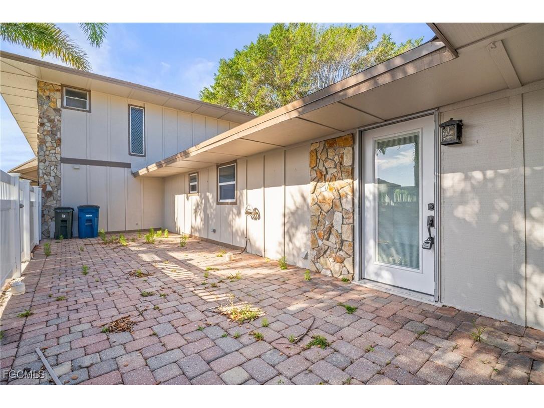 4293 Island Circle #2 Fort Myers FL 33919 2025020370 image4