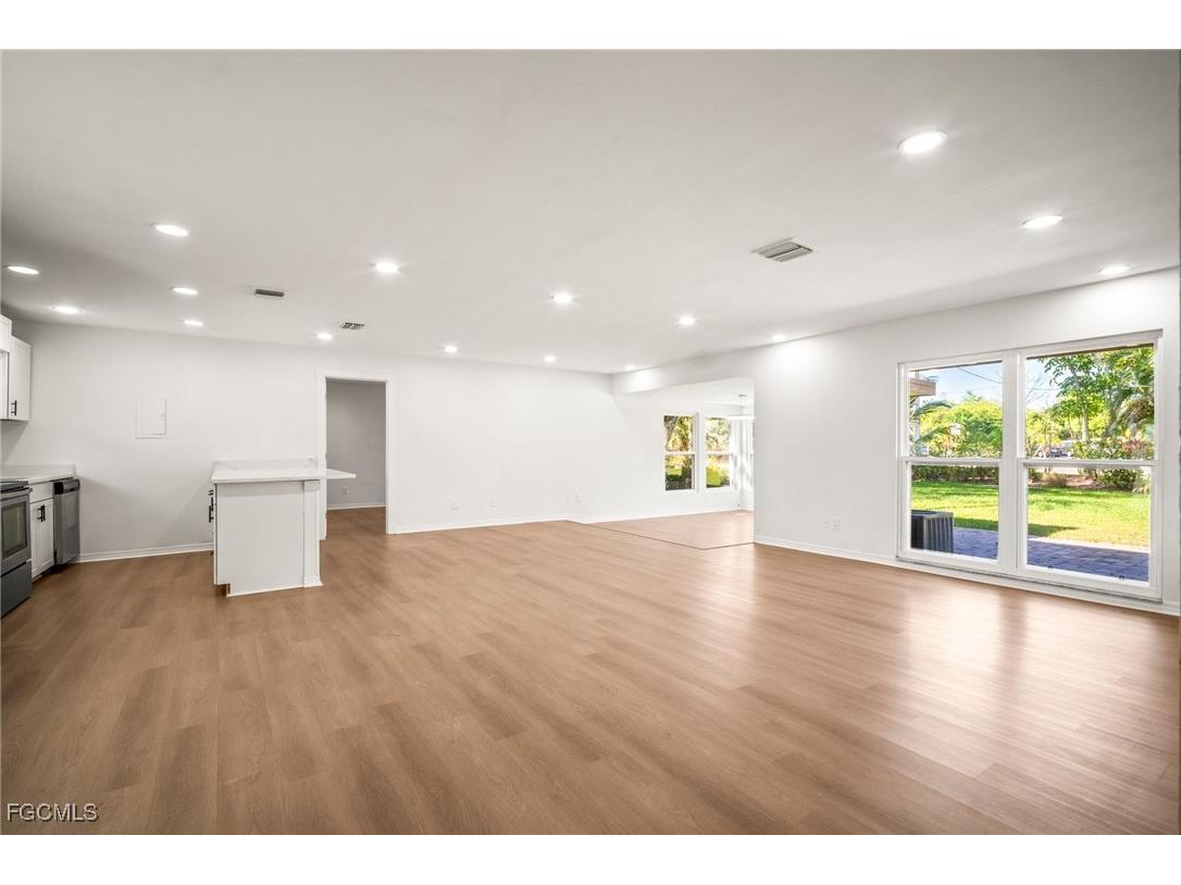 4293 Island Circle #2 Fort Myers FL 33919 2025020370 image5