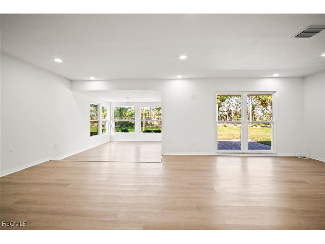 4293 Island Circle #2 Fort Myers FL 33919 2025020370 image6