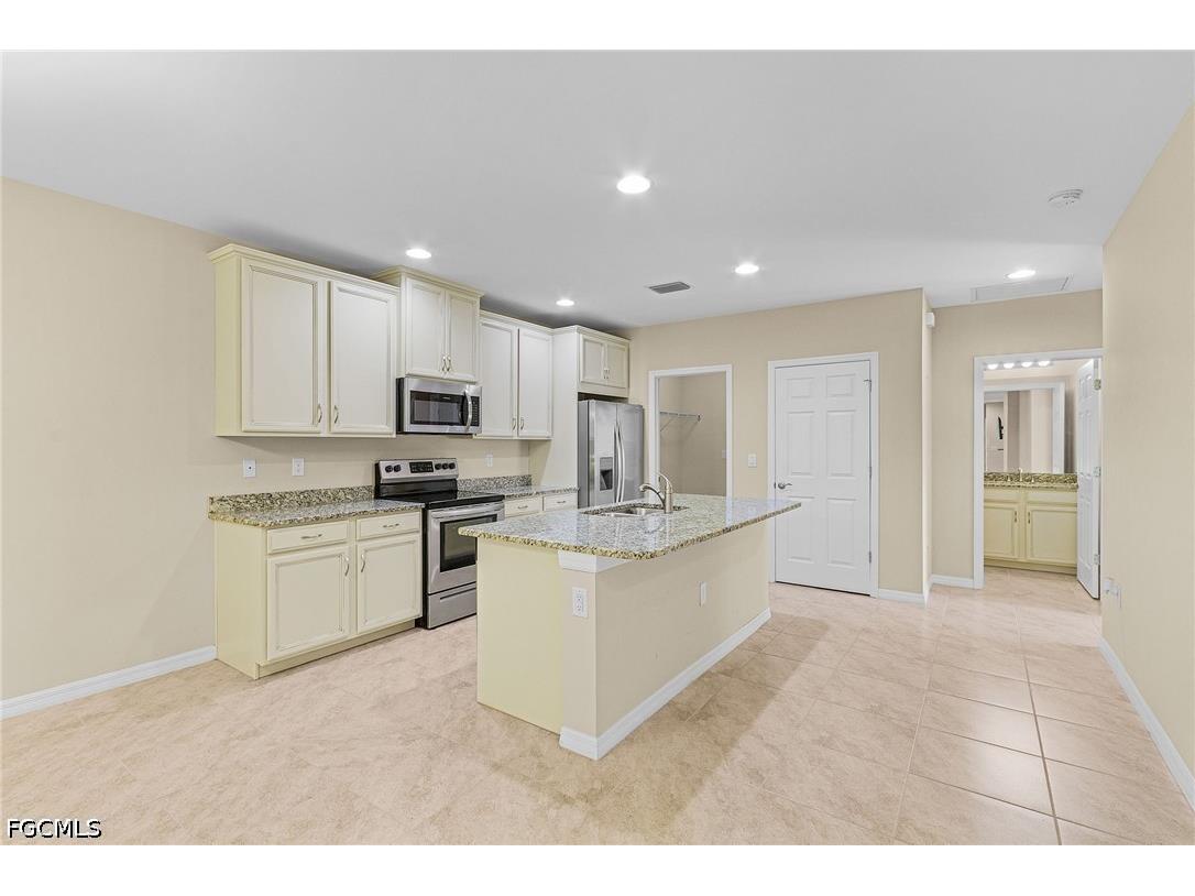 4298 Dutchess Park Road Fort Myers FL 33916 2026020295 image6