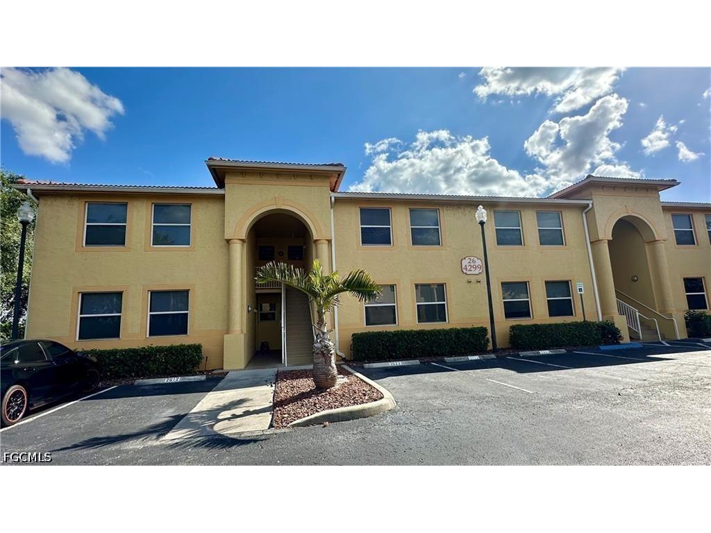 4299 Bellasol Circle #2621 Fort Myers FL 33916 2026025271 image1
