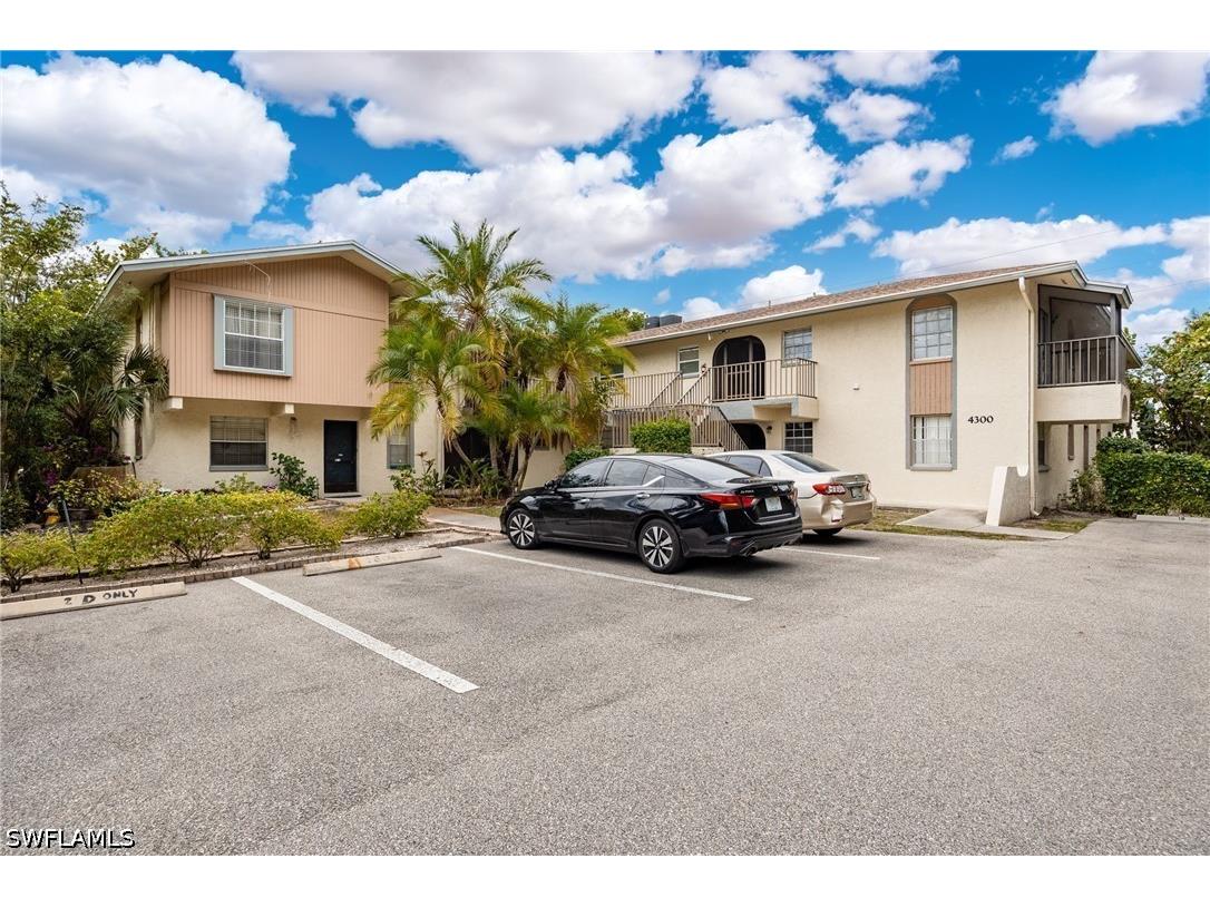 4300 Gulfstream Drive #1C Naples FL 34112 226016859 image1