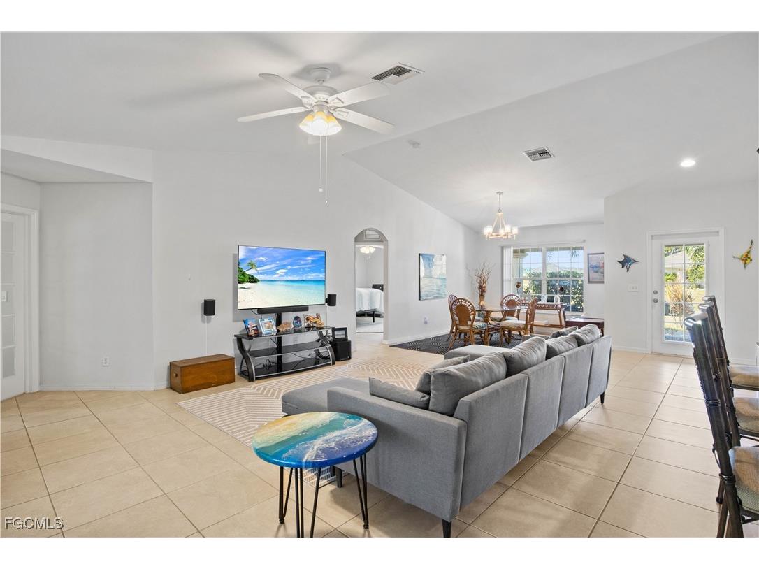 4301 NE 9th Place Cape Coral FL 33909 2025019461 image10