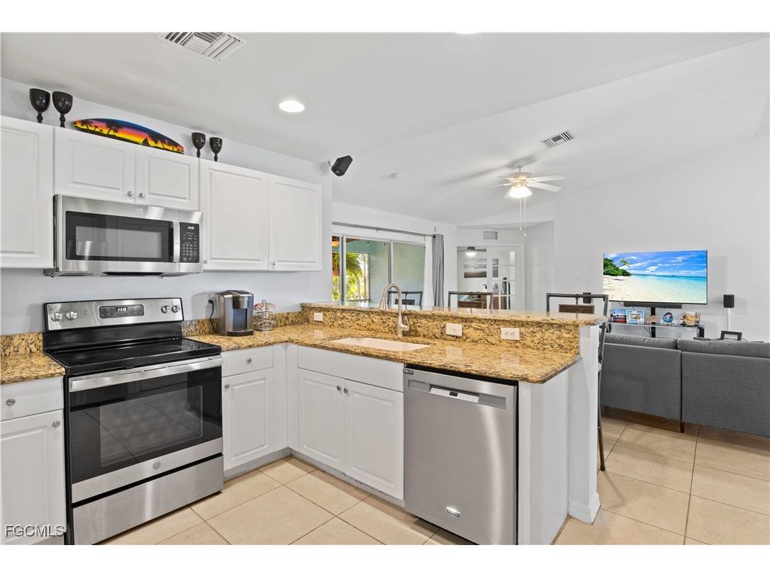 4301 NE 9th Place Cape Coral FL 33909 2025019461 image14