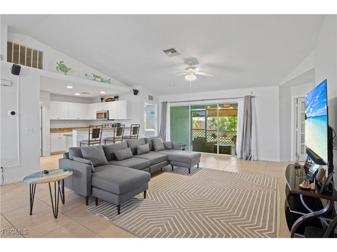 4301 NE 9th Place Cape Coral FL 33909 2025019461 image8