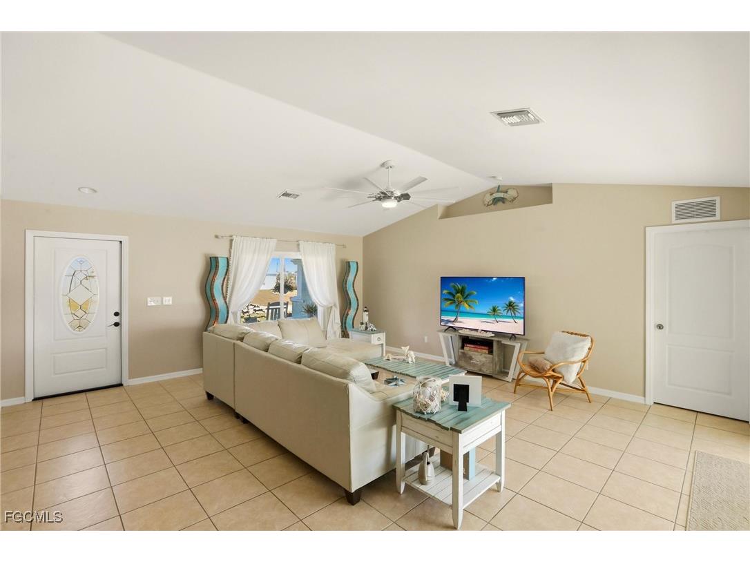 4306 NE 20th Place Cape Coral FL 33909 2026006026 image3