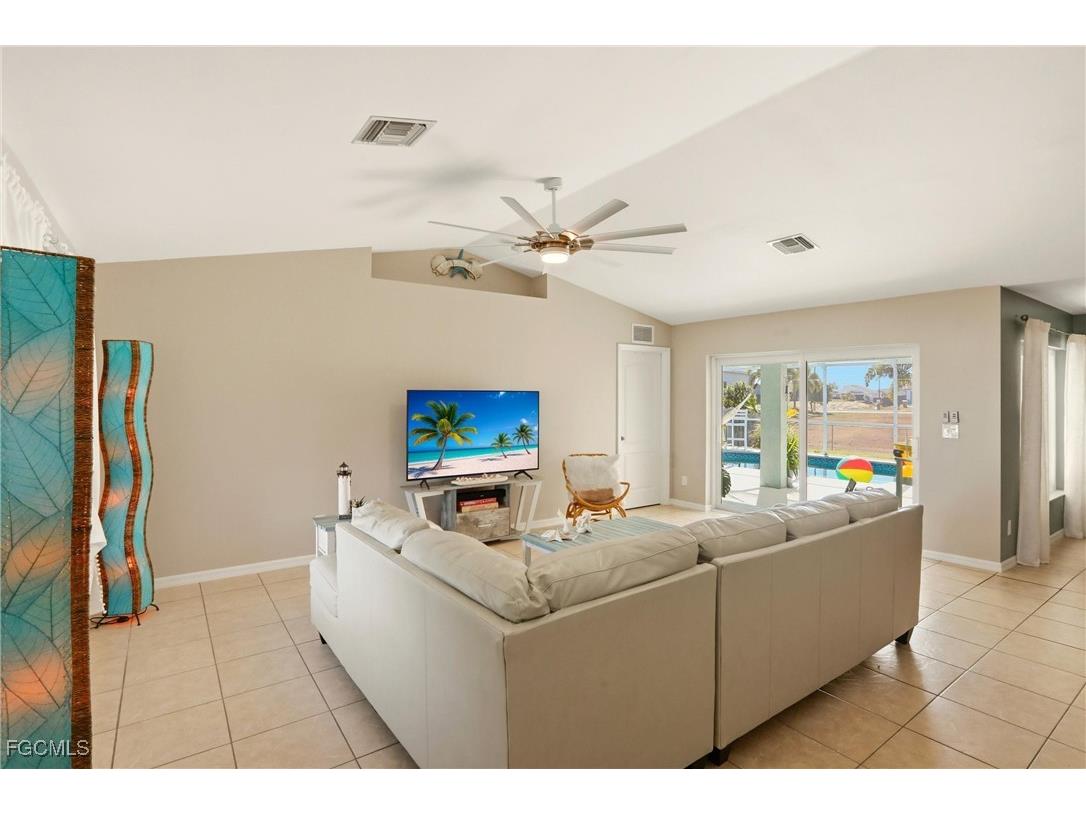4306 NE 20th Place Cape Coral FL 33909 2026006026 image6