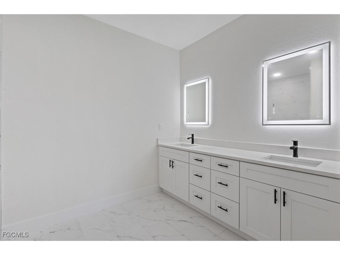 4306 NW 35th Street Cape Coral FL 33993 2025008447 image18