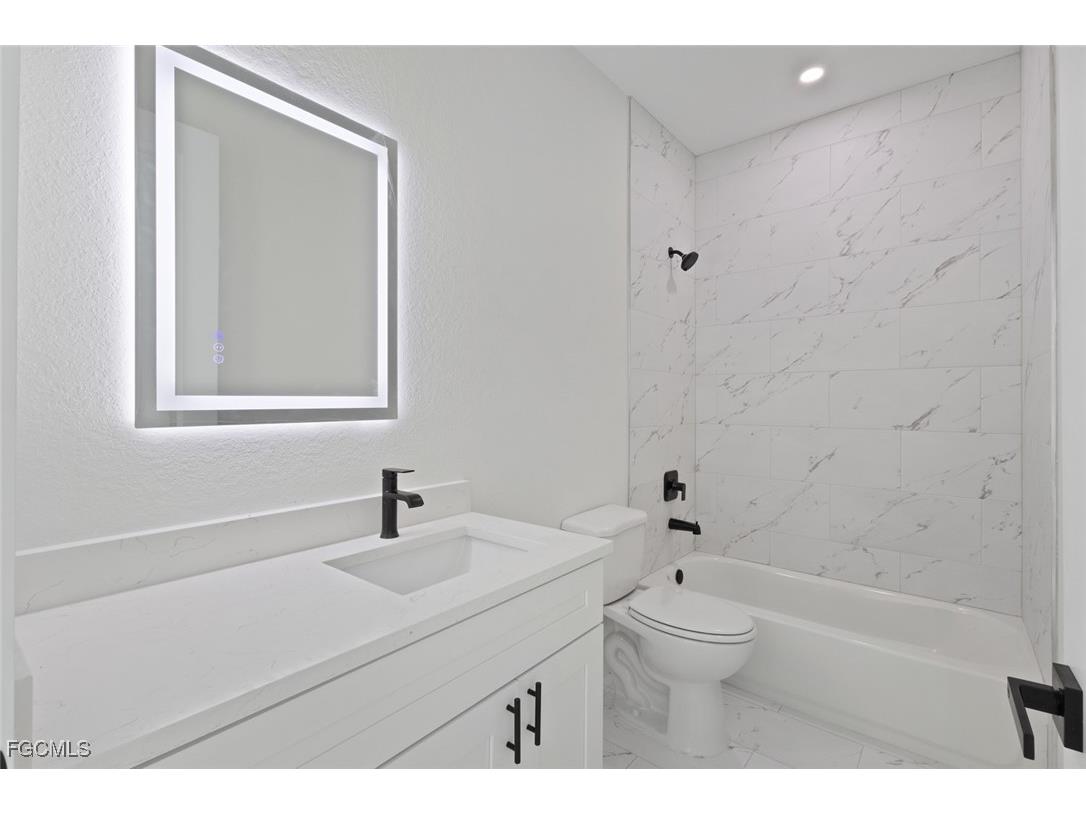 4306 NW 35th Street Cape Coral FL 33993 2025008447 image23