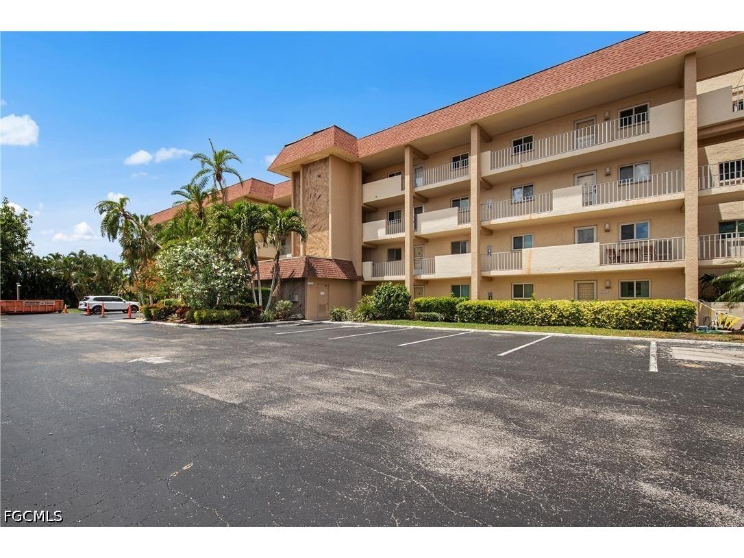 4309 Mariner Way #304 Fort Myers FL 33919 2026022654 image2