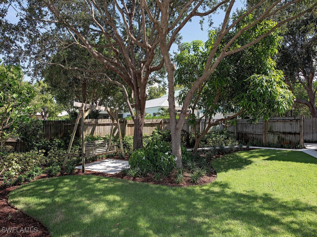 431 1st Avenue N Naples FL 34102 225075488 image2