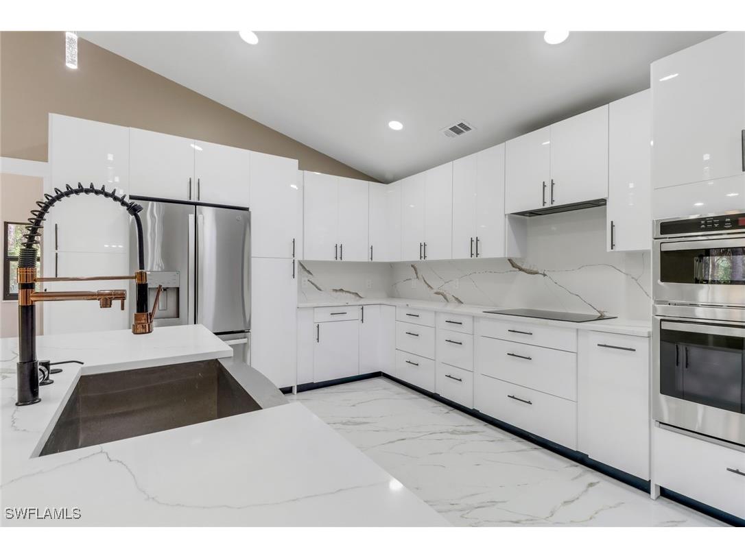 431 1st Street NW Naples FL 34120 225061990 image4