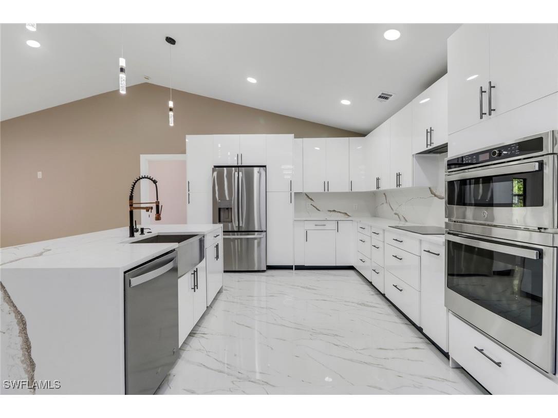 431 1st Street NW Naples FL 34120 225061990 image5