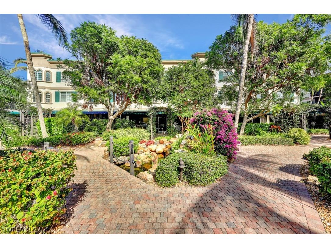 431 4th Avenue S Naples FL 34102 223007506 image1